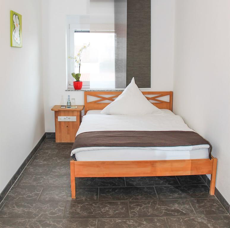 Inwest Hotel Garni كْرايلتْسهايم الغرفة الصورة