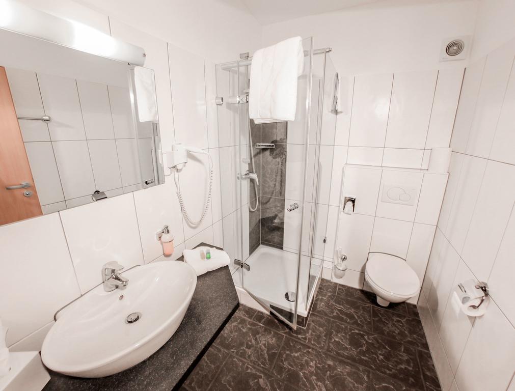 Inwest Hotel Garni كْرايلتْسهايم الغرفة الصورة